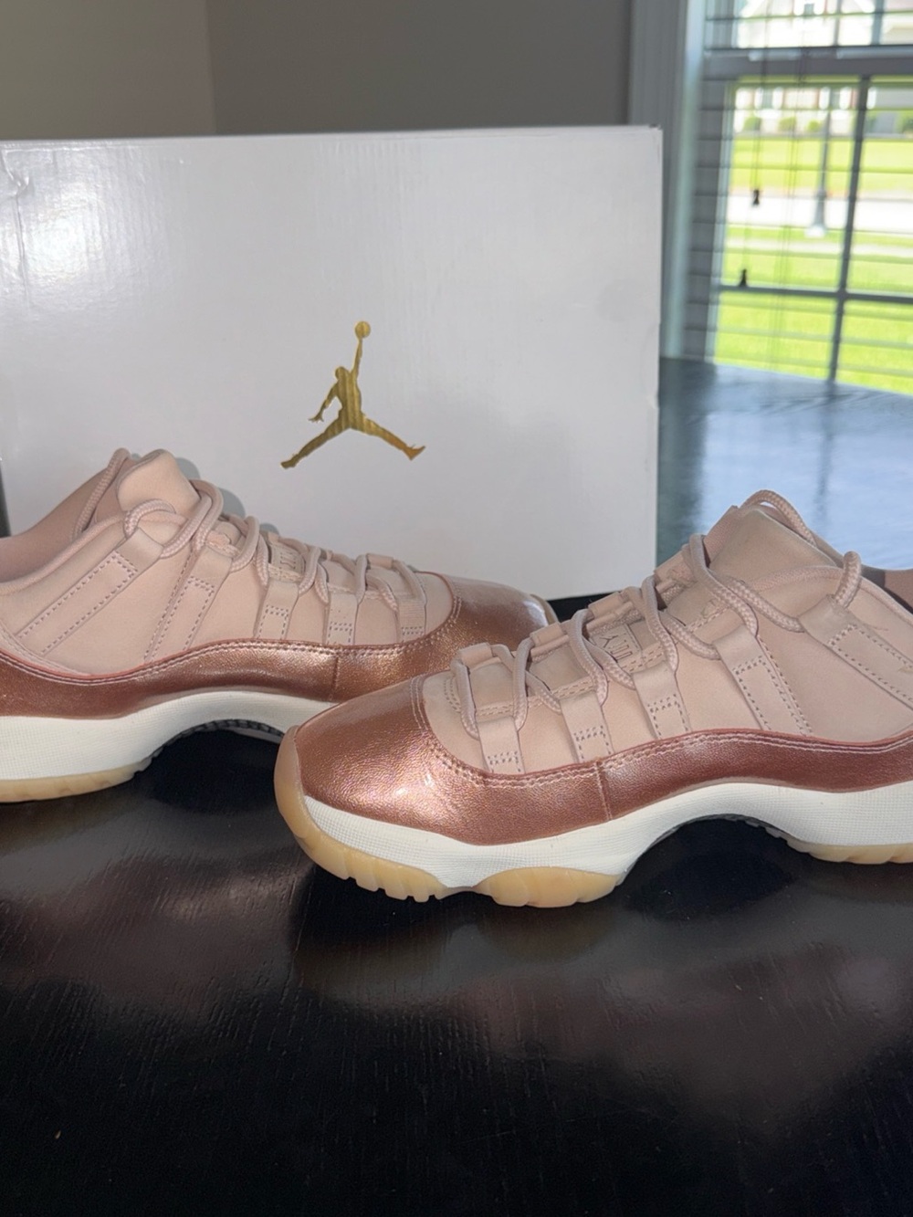 Jordan WMNS Air Jordan 11 Retro Low Rose Gold